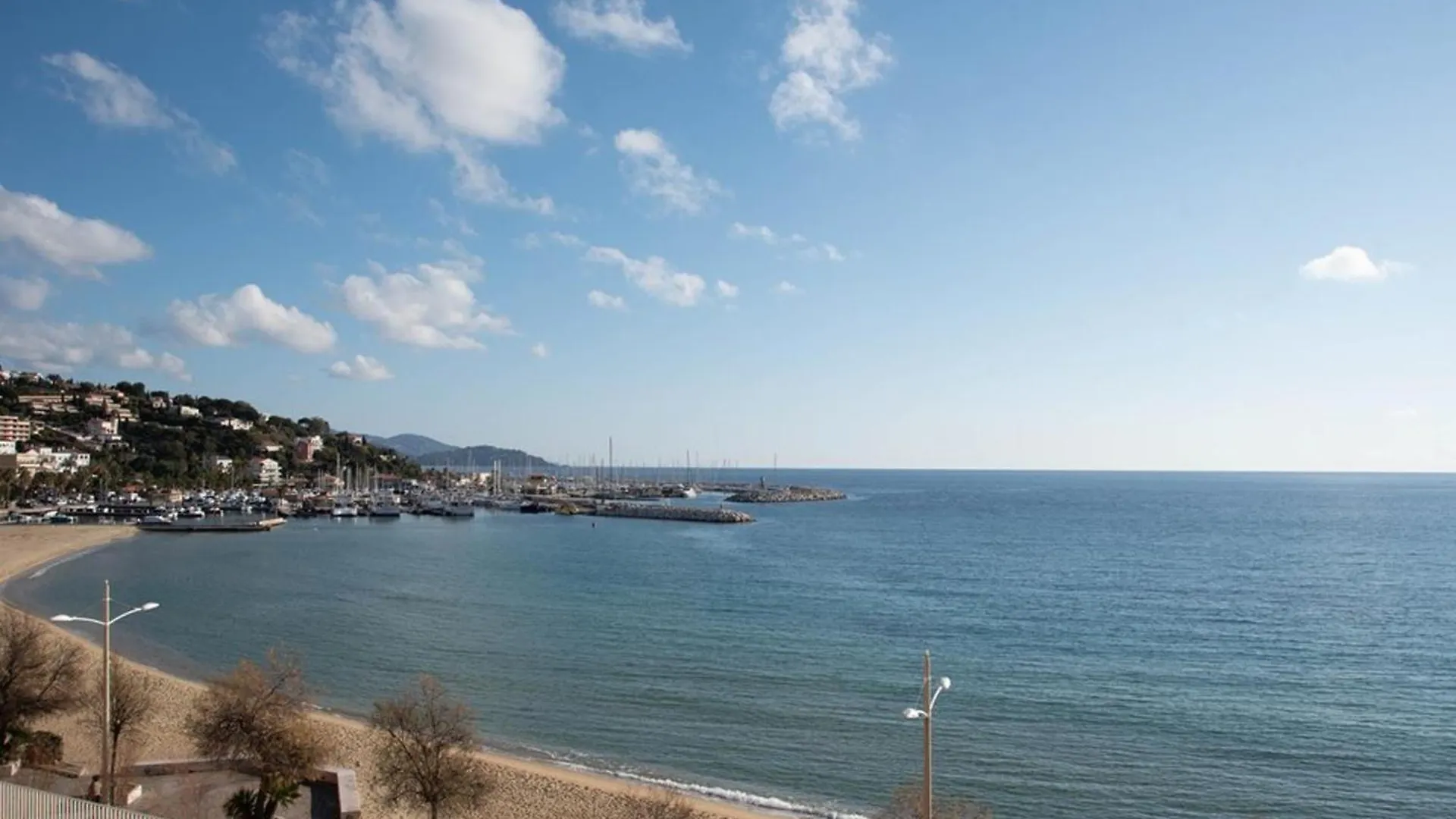 Studio + Cabine 4 Pers Avec Parking Et Wifi Au Lavandou - Fr-1-803-49 Le Lavandou France