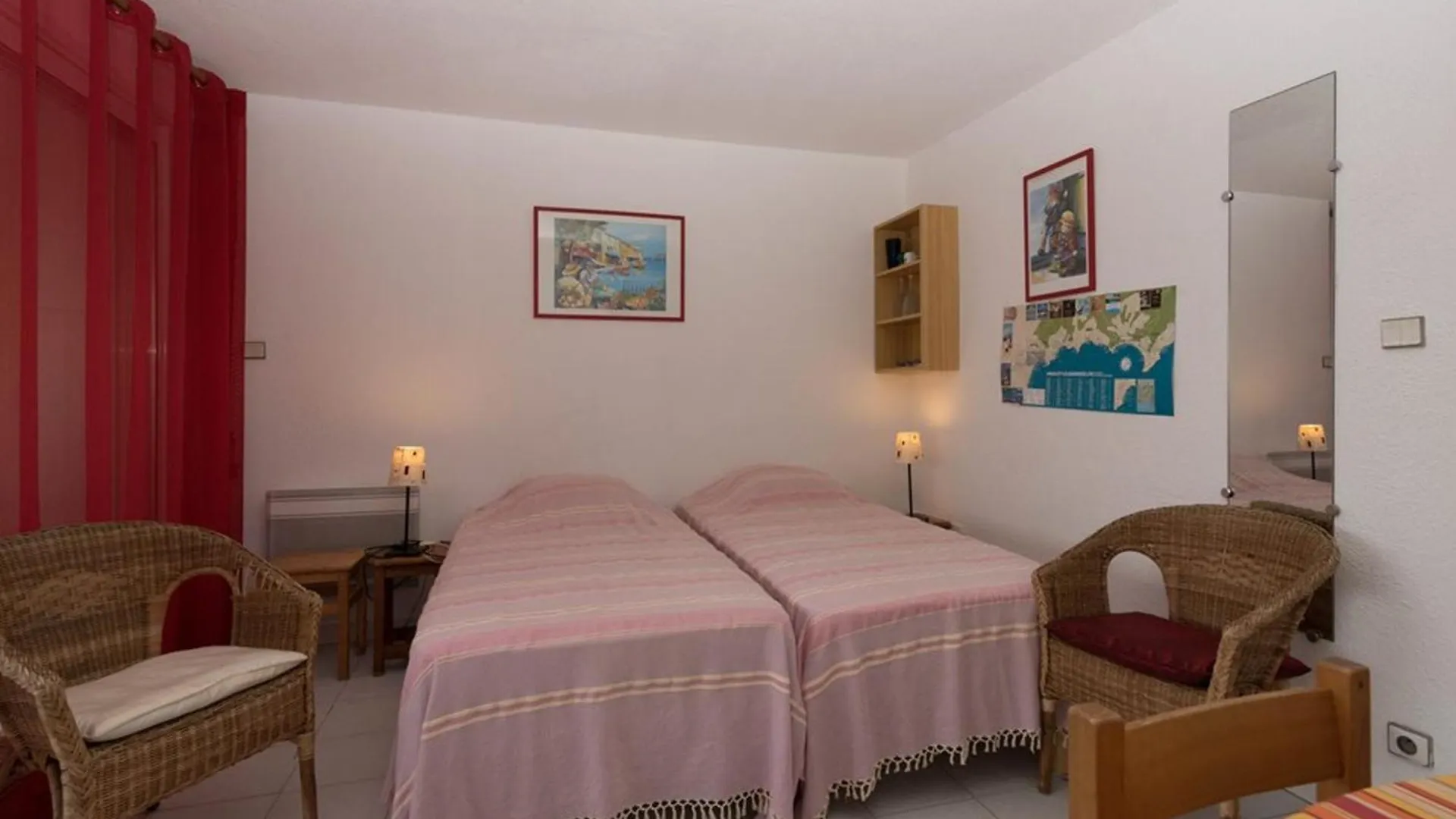 Studio + Cabine 4 Pers Avec Parking Et Wifi Au Lavandou - Fr-1-803-49 Le Lavandou 0*,  France