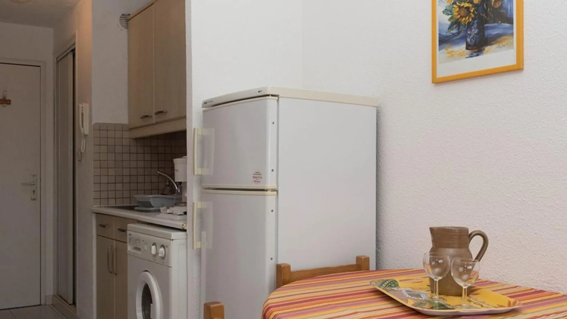 Studio + Cabine 4 Pers Avec Parking Et Wifi Au Lavandou - Fr-1-803-49 Le Lavandou