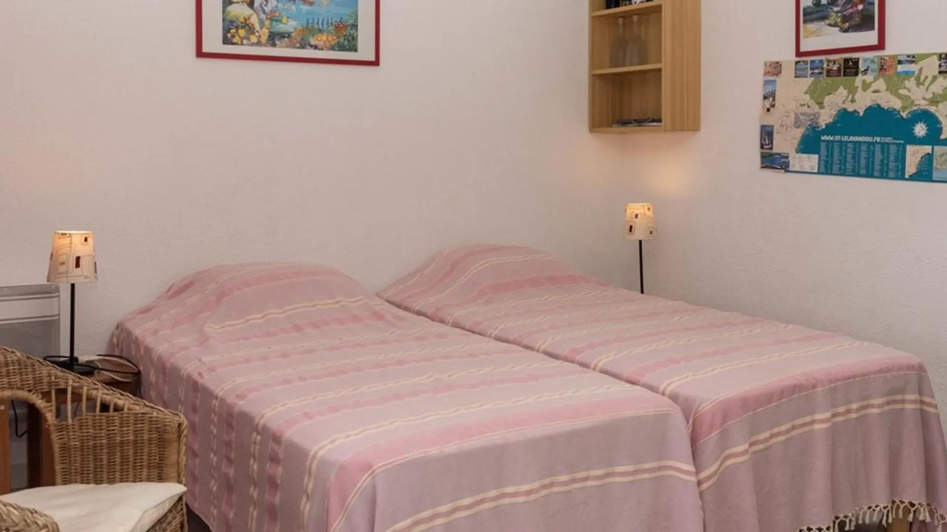 Apartment Studio + Cabine 4 Pers Avec Parking Et Wifi Au Lavandou - Fr-1-803-49 Le Lavandou France